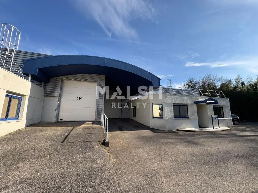 Office in Saint-Genis-Laval to rent Building Photo- Image 1 of 24