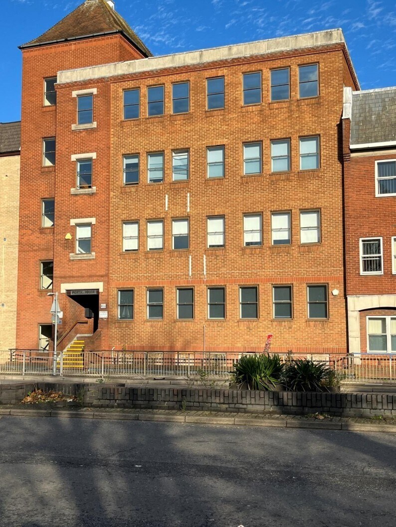 27 Southway, Colchester to rent Building Photo- Image 1 of 3