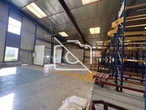 Industrial in Mitry-Mory to rent Interior Photo- Image 2 of 3