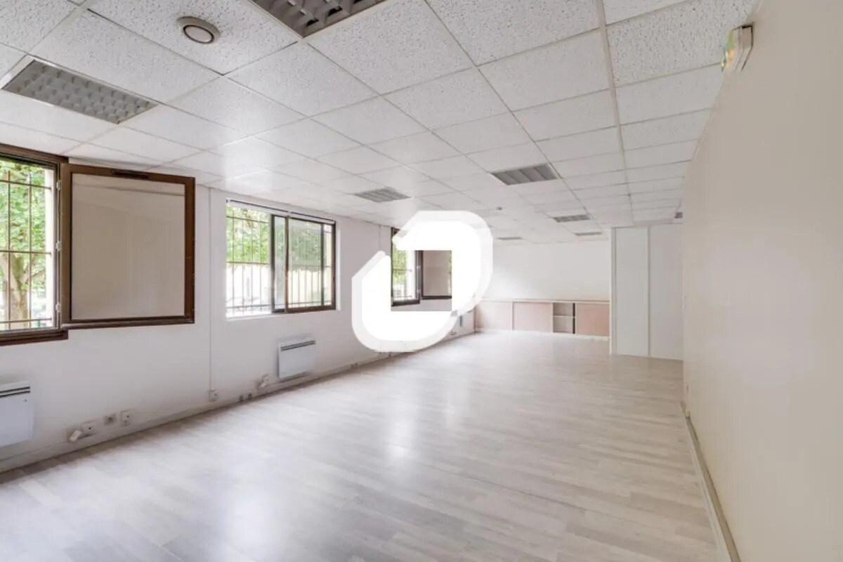 Office in Torcy to rent Interior Photo- Image 1 of 14