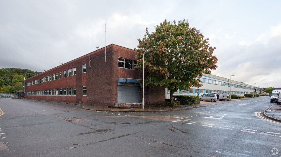 Main Ave, Pontypridd to rent - Building Photo - Image 2 of 5