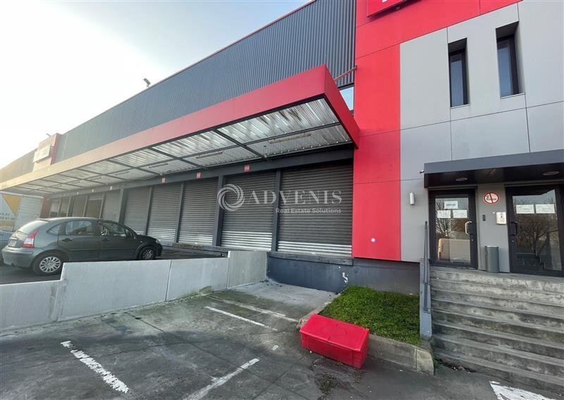 Industrial in Le Blanc-Mesnil to rent - Building Photo - Image 2 of 12