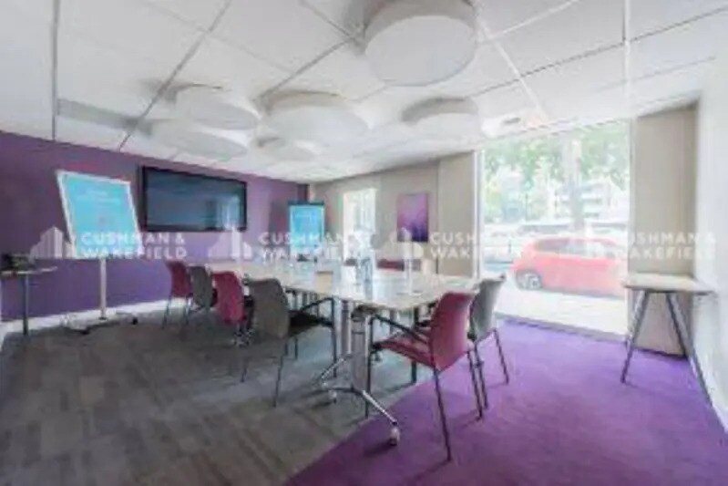 60 Avenue Charles De Gaulle, Neuilly-sur-Seine to rent - Interior Photo - Image 3 of 14