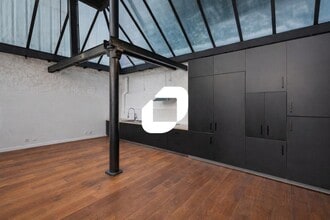 Office in Paris for sale Interior Photo- Image 2 of 9
