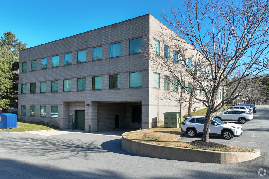 300 Rosewood Dr, Danvers, MA for rent - Building Photo - Image 2 of 4