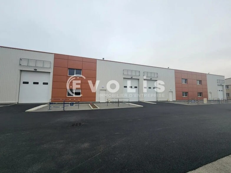 2 Rue Augustin Fresnel, Chassieu to rent - Building Photo - Image 3 of 20