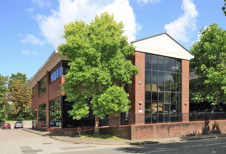 Station Rd, Dorking for sale - Primary Photo - Image 1 of 1