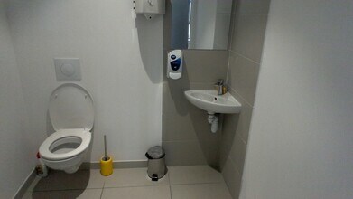 Route De Gemenos, Aubagne to rent Interior Photo- Image 2 of 2