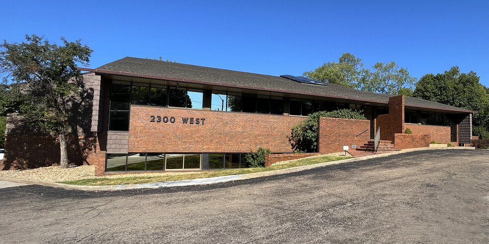 2300 SW 29th St, Topeka, KS for sale - Building Photo - Image 1 of 1