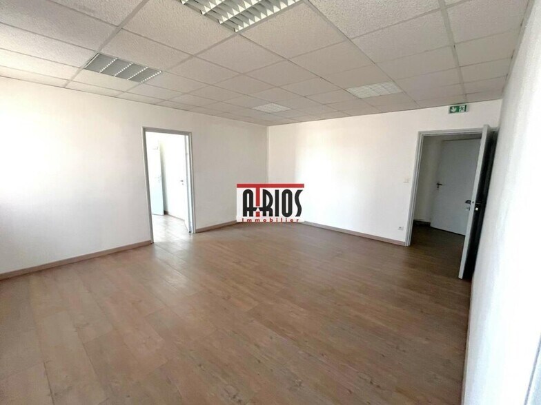 Office in La Garde to rent - Interior Photo - Image 2 of 6