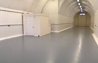 Raymouth Rd, London to rent Interior Photo- Image 1 of 2