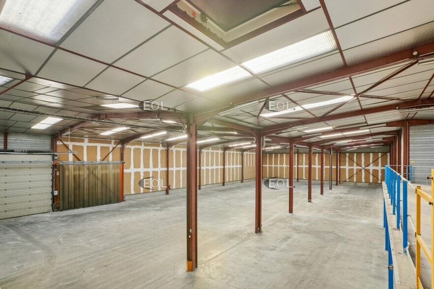 Light Industrial in Aubervilliers to rent - Building Photo - Image 3 of 13