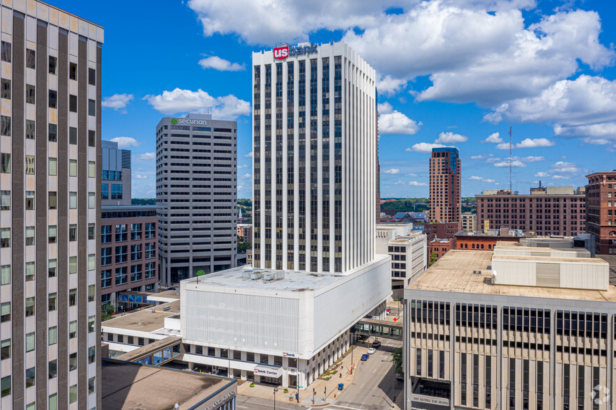 101 5th St E, Saint Paul, MN for sale - Primary Photo - Image 1 of 9