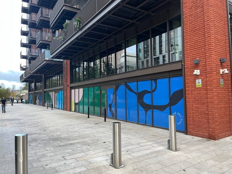 Viaduct Gdns, London to rent - Building Photo - Image 3 of 3