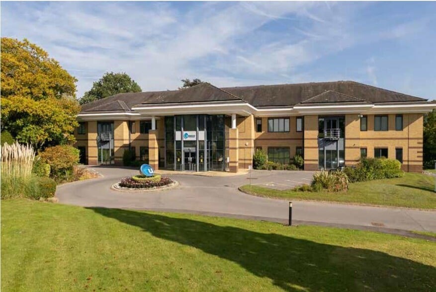 Bells Hl, Slough to rent - Building Photo - Image 3 of 3