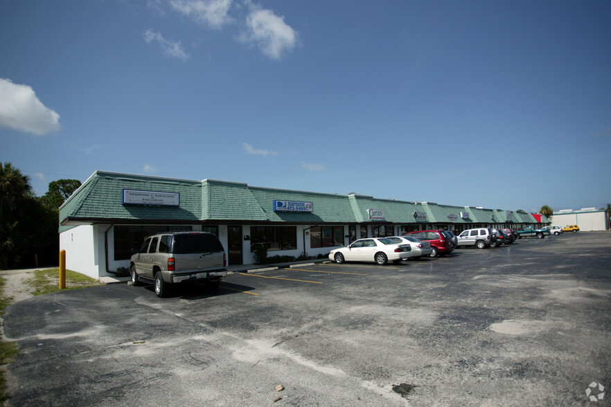 2411 S McCall Rd, Englewood, FL for rent - Building Photo - Image 2 of 7