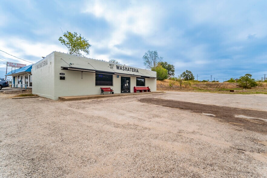 1235 Mineral Wells Hwy, Weatherford, TX for sale - Building Photo - Image 2 of 21