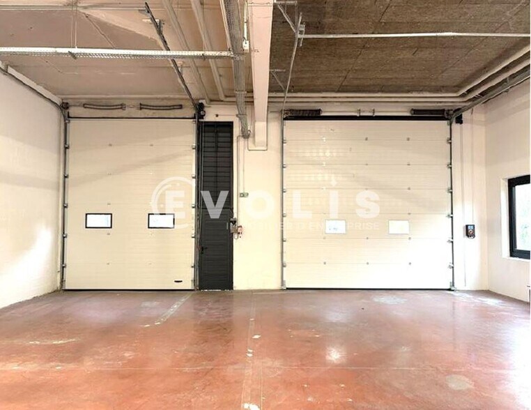 Light Industrial in Antony to rent - Interior Photo - Image 3 of 44