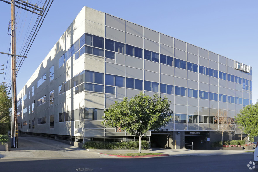 10474 Santa Monica Blvd, Los Angeles, CA for rent - Primary Photo - Image 1 of 5