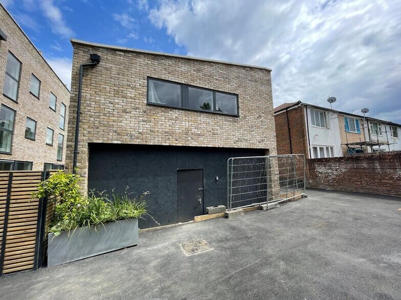 260 Knights Hl, London to rent - Building Photo - Image 3 of 9