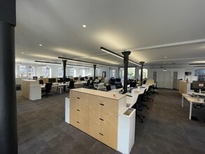 38-38A Graham St, London to rent Building Photo- Image 2 of 10