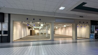 341-351 Three Rivers Dr, Kelso, WA to rent Interior Photo- Image 2 of 10