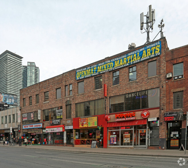 589-595 Yonge St, Toronto, ON for rent - Primary Photo - Image 1 of 3