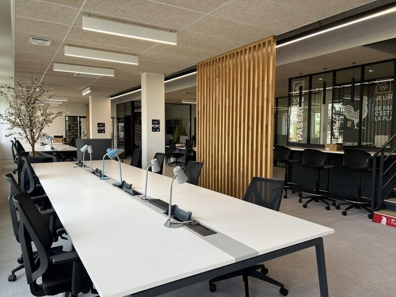 Office in Tremblay-en-France to rent - Interior Photo - Image 3 of 8