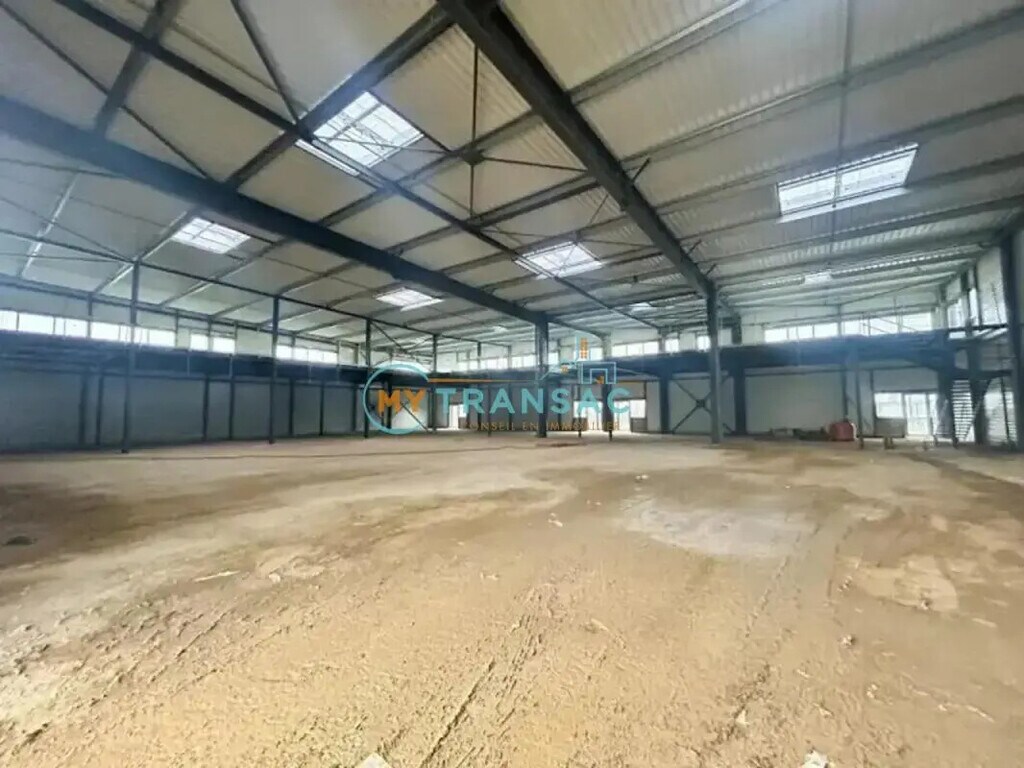 Location Local d'activités 872 m² - Photo 1