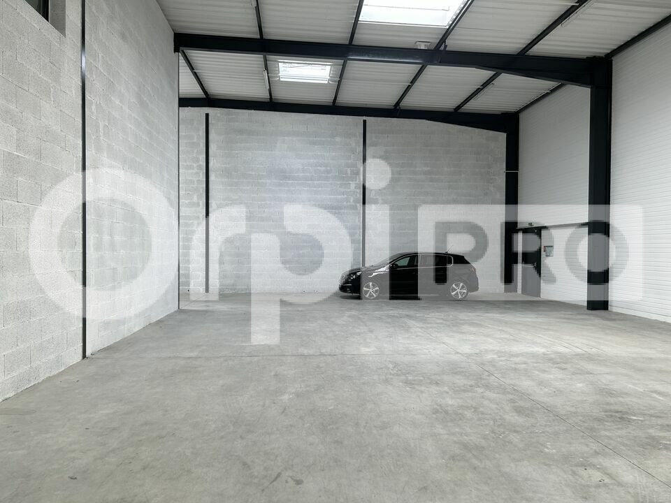 Light Industrial in Genay to rent Interior Photo- Image 1 of 7
