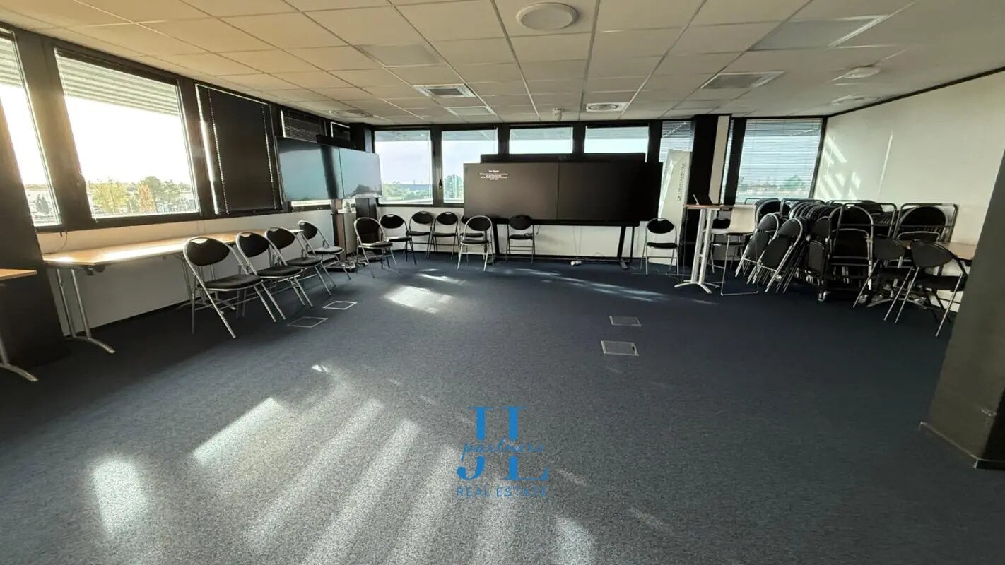 Office in Gradignan to rent Building Photo- Image 1 of 9