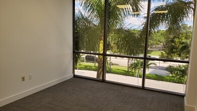 2000 Glades Rd, Boca Raton, FL to rent Building Photo- Image 2 of 4