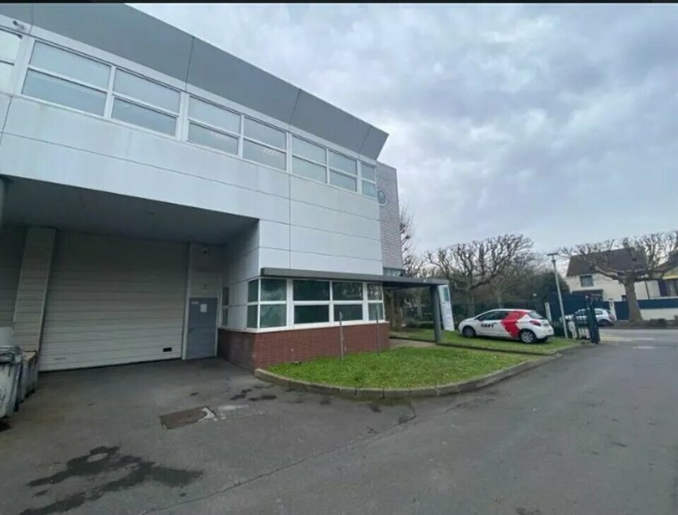 Light Industrial in Bondy to rent Building Photo- Image 1 of 7
