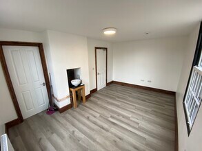 52 Eign Gate, Hereford to rent Interior Photo- Image 2 of 2