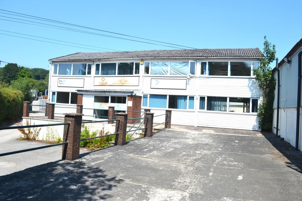 Skull House Ln, Wigan to rent Building Photo- Image 1 of 5