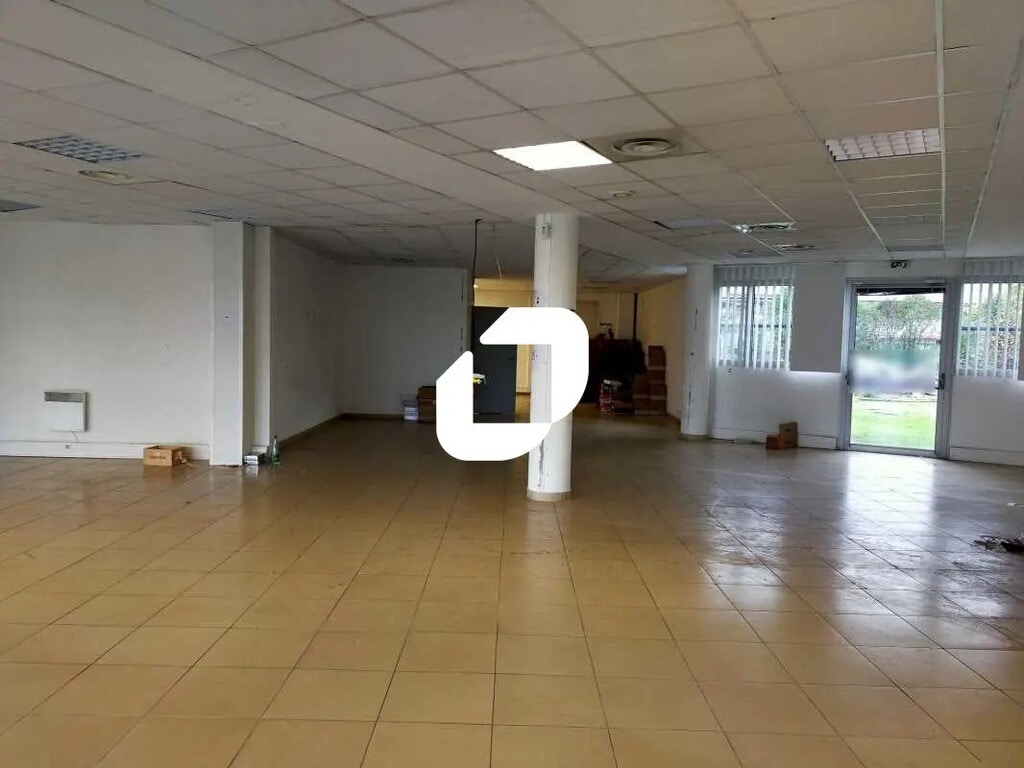Location Commerce 190 m² - Photo 1