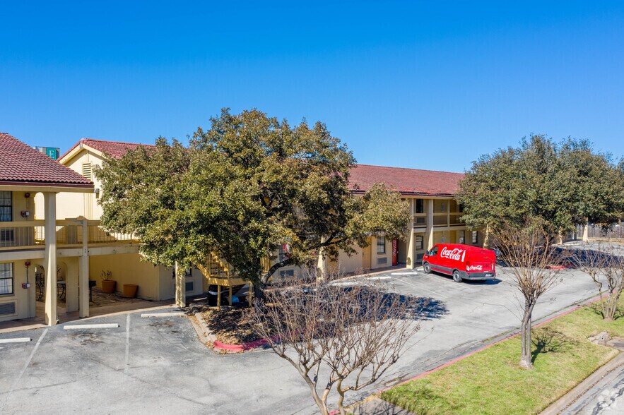 607 Texas Avenue, College Station, TX for sale - Building Photo - Image 3 of 4