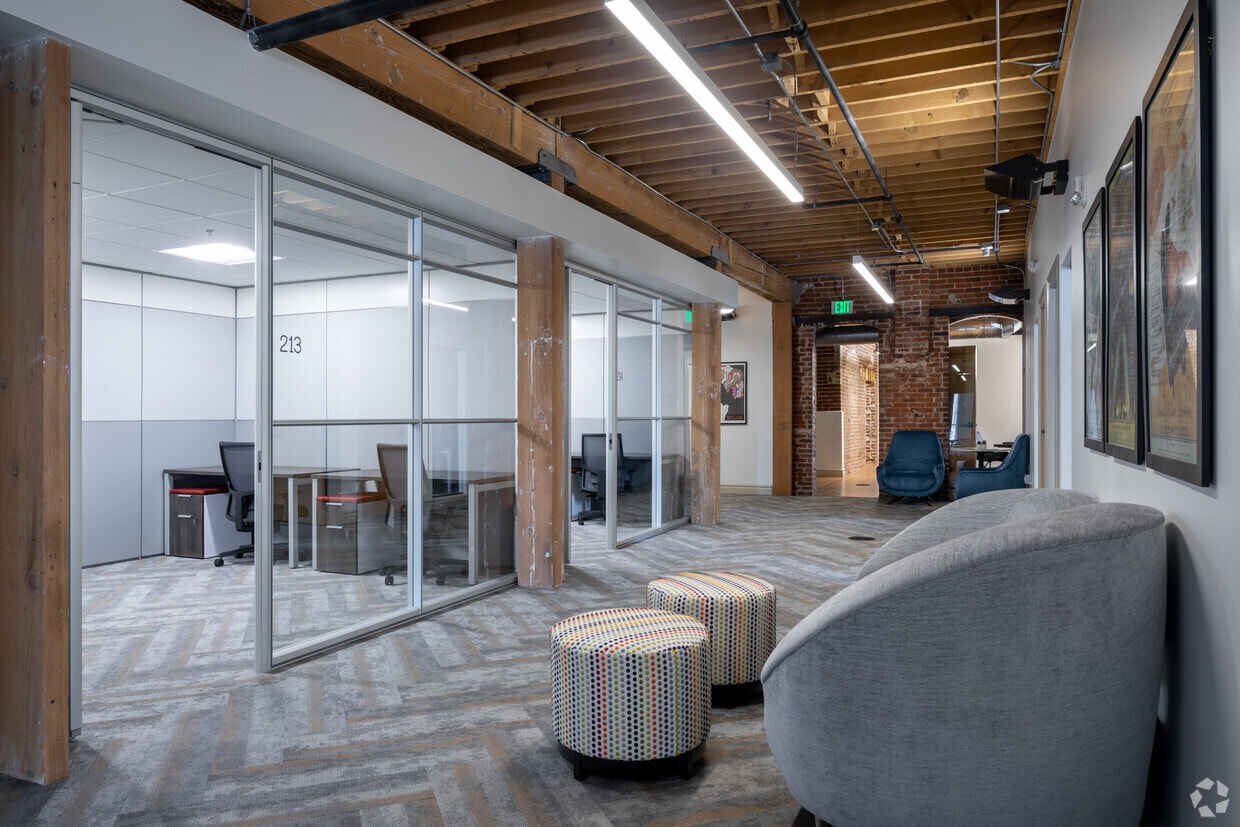 1512 Curtis St, Denver, CO to rent Interior Photo- Image 1 of 2