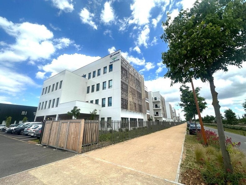 Office in Genas for sale - Building Photo - Image 2 of 5