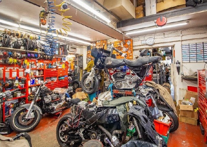 12 Norbreck Para, London for sale - Interior Photo - Image 2 of 3