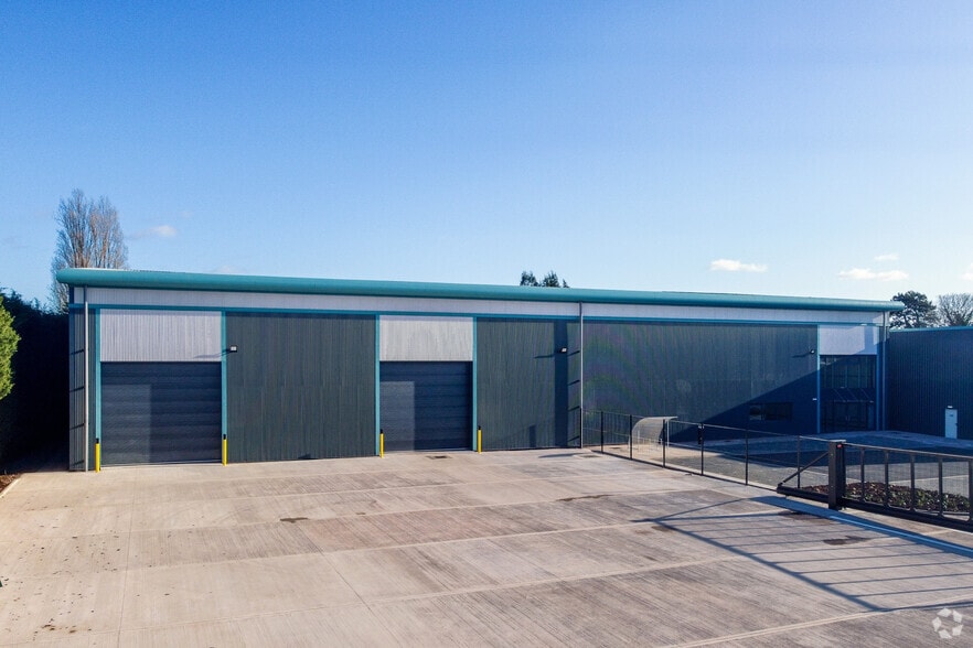 8 Forge Rd, Willenhall to rent - Building Photo - Image 3 of 10