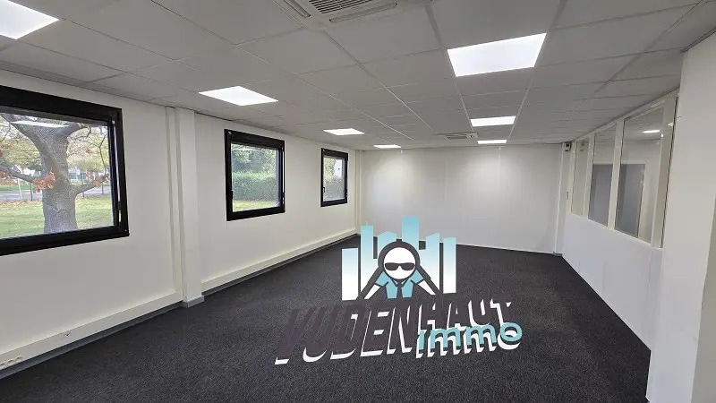 Location Bureaux 144 m² - Photo 1