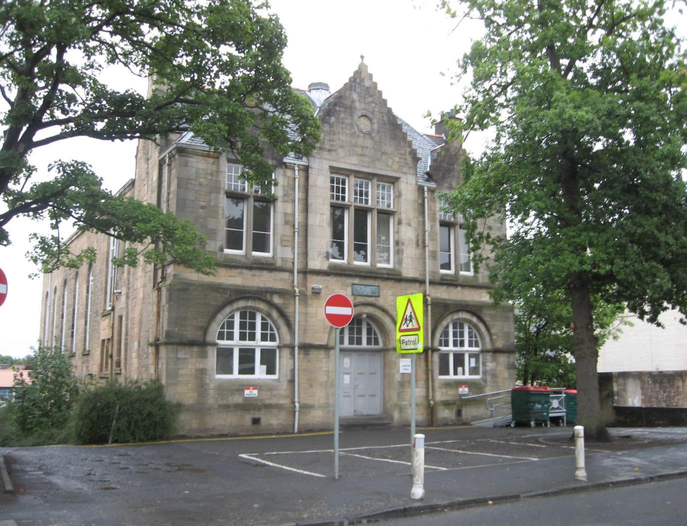 2 Cedar Dr, Kirkintilloch to rent Building Photo- Image 1 of 2