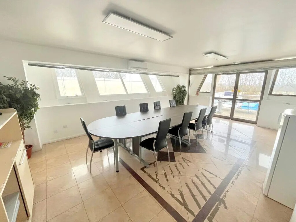 Location Bureaux 90 m² à 240 m² - Photo 1