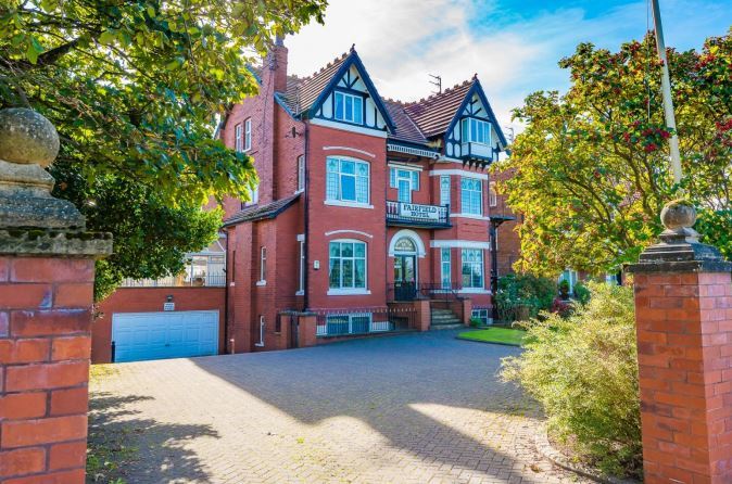 83 Promenade, Southport for sale Primary Photo- Image 1 of 1