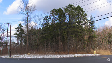 VL corner of Southwestern Blvd and Leydecker Rd, West Seneca, NY for sale Primary Photo- Image 1 of 5