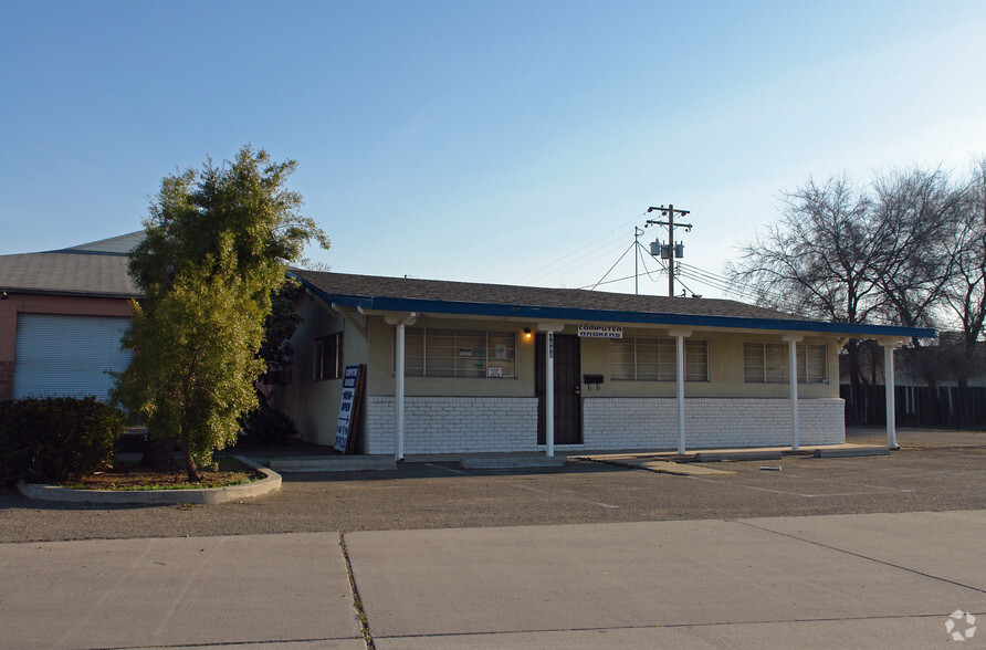 4698 E Waterloo Rd, Stockton, CA for rent - Primary Photo - Image 1 of 5