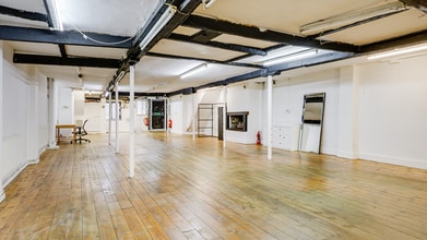 2 Nimrod Passage, London to rent Interior Photo- Image 2 of 6