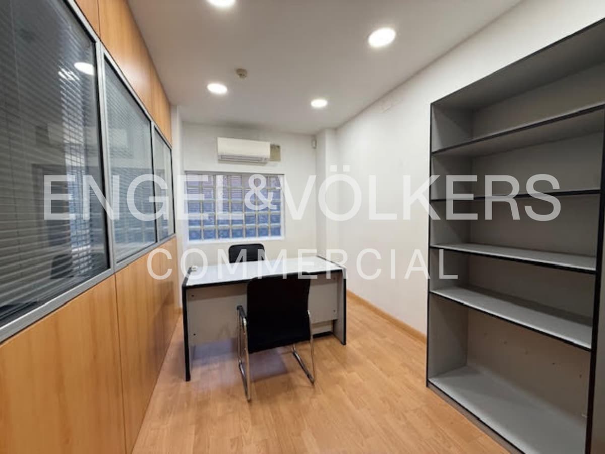 Madrid, MAD 28005 - Unit 01 - - Interior Photo - Image 1 of 8