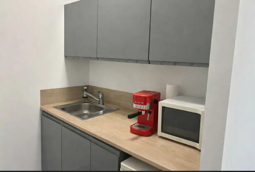 Light Industrial in Le Pontet to rent - Building Photo - Image 3 of 4